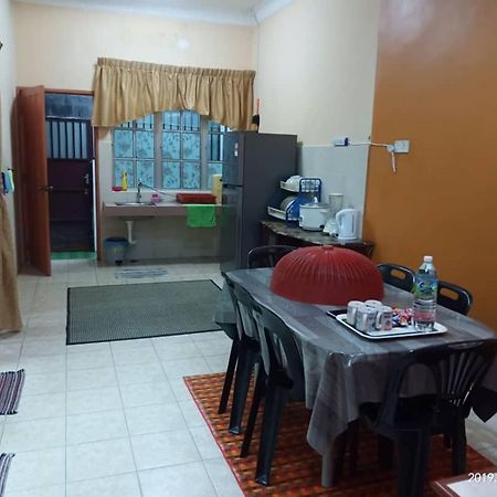 Ammara Homestay Seri Manjung 5 Lumut Buitenkant foto