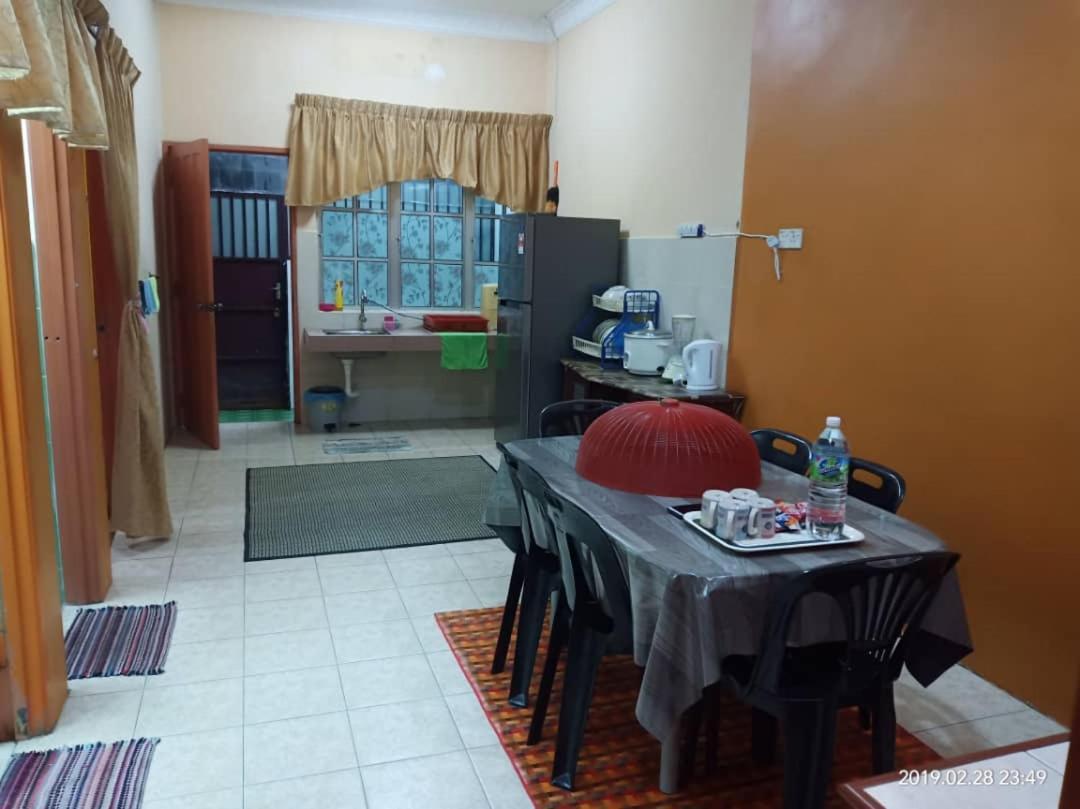 Ammara Homestay Seri Manjung 5 Lumut Buitenkant foto